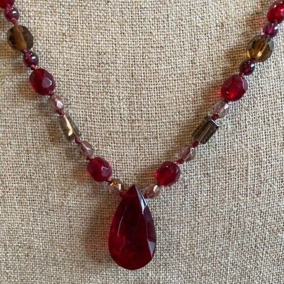 Red Faceted Teardrop Beaded Necklace 15”- 17” Long - Picture 2 of 3
